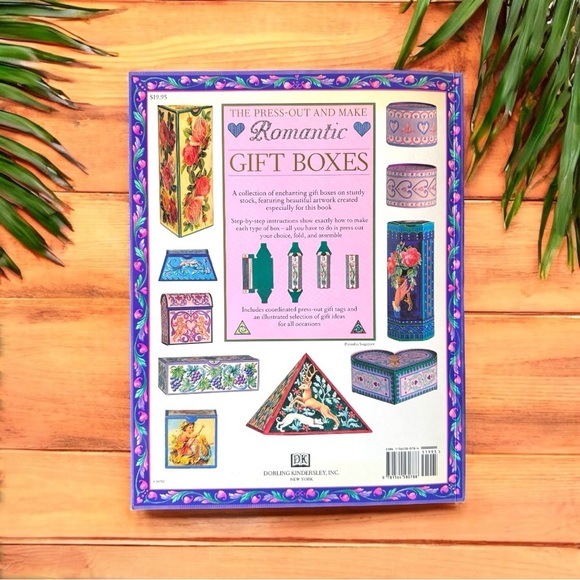 The Press-Out and Make Romantic Gift Boxes by Jane Thomson - Picture 2 of 13